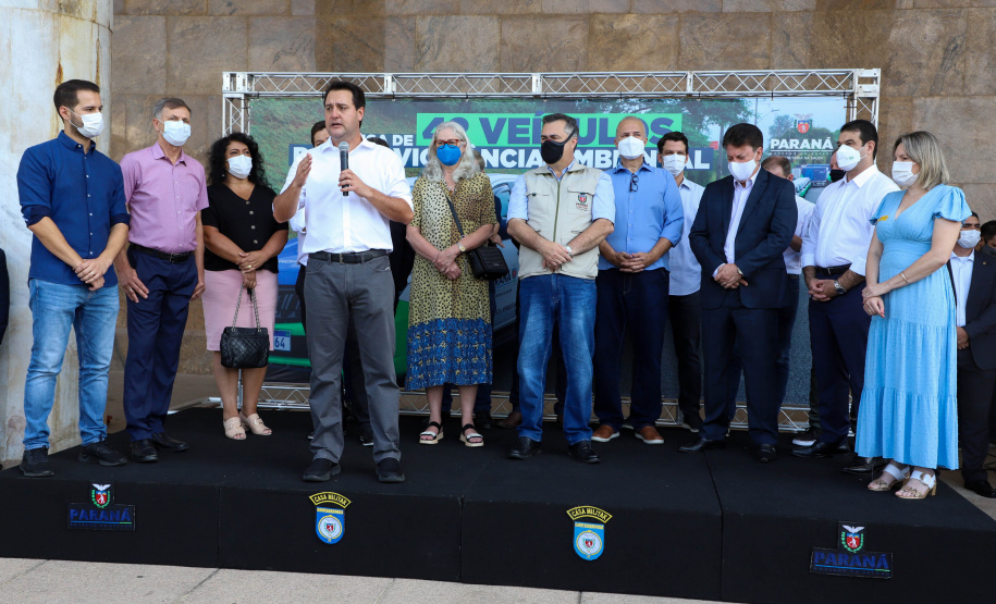 Governador Carlos Massa Ratinho Junior entrega veículos para a Vigilância Ambiental.