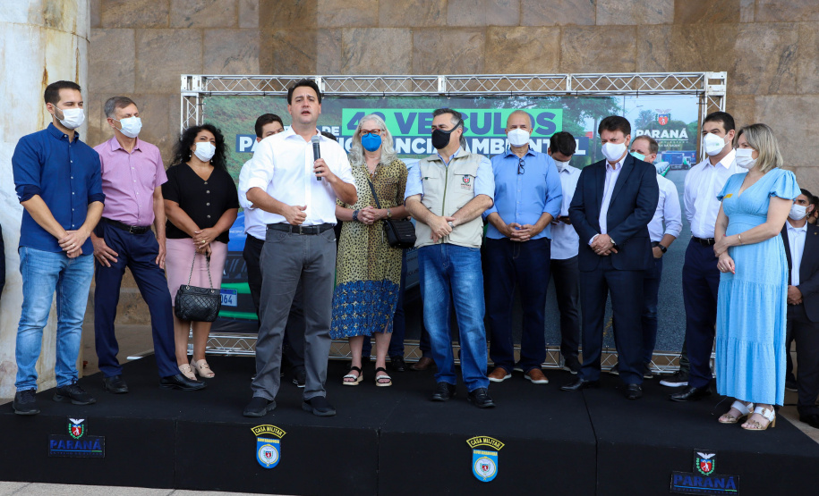 Governador Carlos Massa Ratinho Junior entrega veículos para a Vigilância Ambiental.