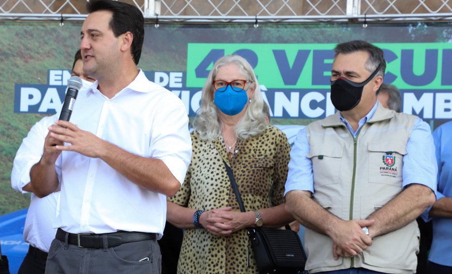 Governador Carlos Massa Ratinho Junior entrega veículos para a Vigilância Ambiental.