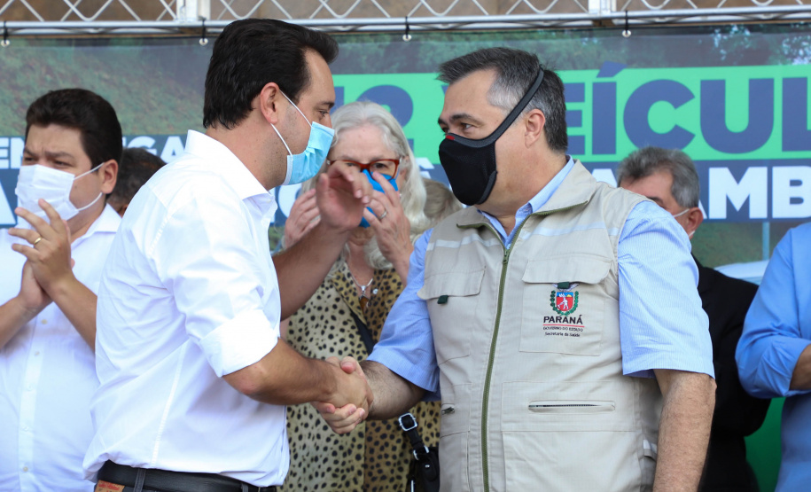 Governador Carlos Massa Ratinho Junior entrega veículos para a Vigilância Ambiental.