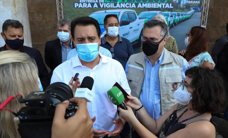 Governador Carlos Massa Ratinho Junior entrega veículos para a Vigilância Ambiental.