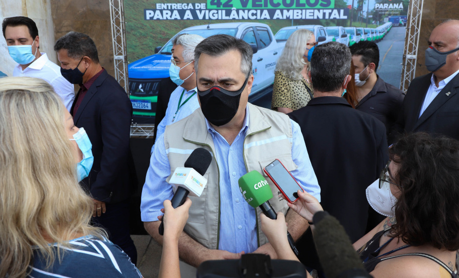 Governador Carlos Massa Ratinho Junior entrega veículos para a Vigilância Ambiental.