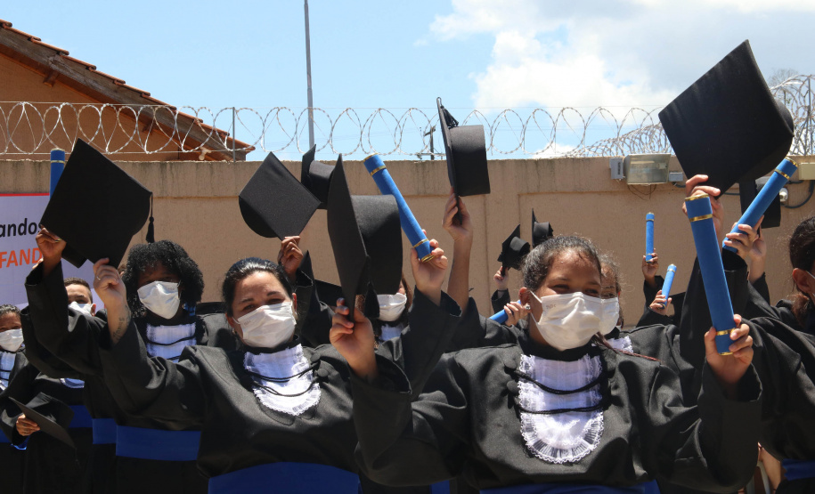 Centro de Integração Social de Piraquara forma 60 mulheres em cursos profissionalizantes e inaugura centro médico para os servidores