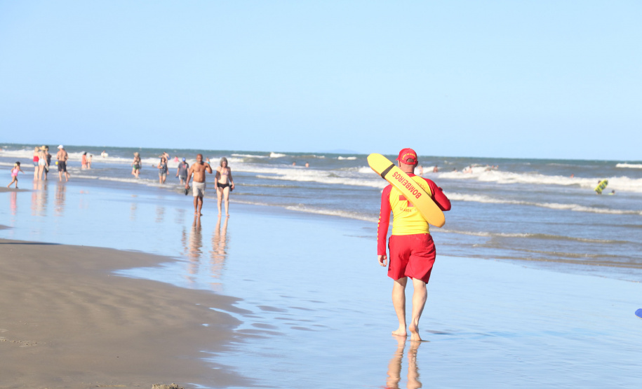 Corpo de Bombeiros fecha primeiro mês da temporada de verão com menos mortes por afogamento