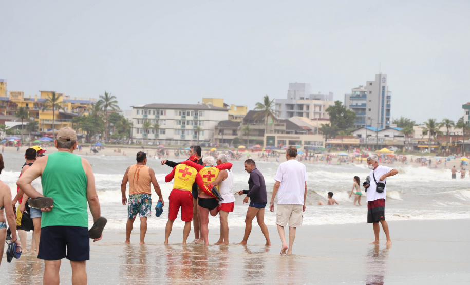 21ª edição da Travessia dos Veteranos do Corpo de Bombeiros celebra tradição em Guaratuba