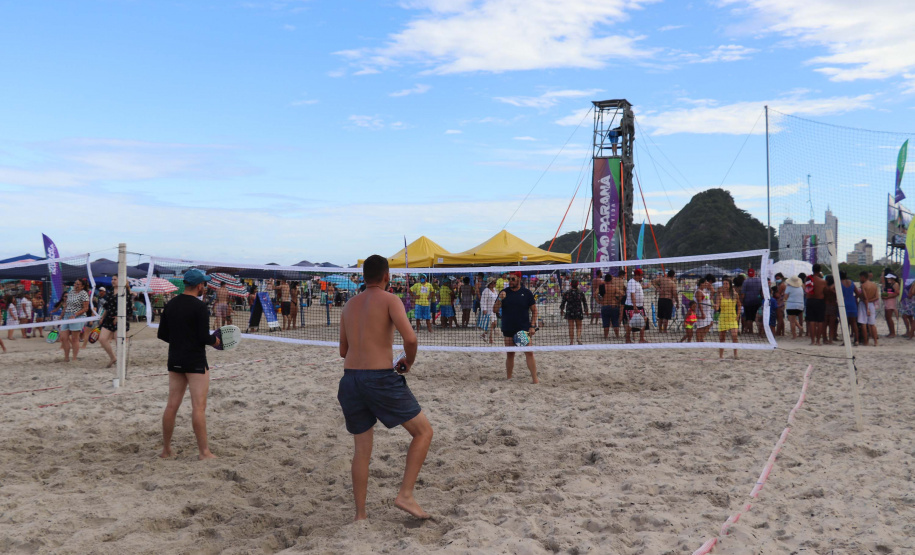 Esporte disponibiliza aulas de dança e muita diversão para todas as idades nas praias do Litoral