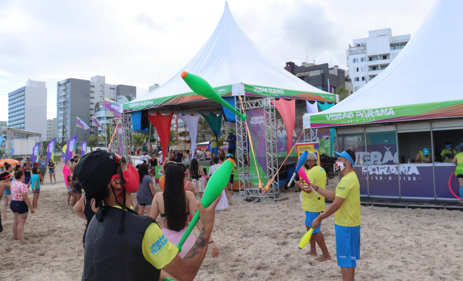 Esporte disponibiliza aulas de dança e muita diversão para todas as idades nas praias do Litoral