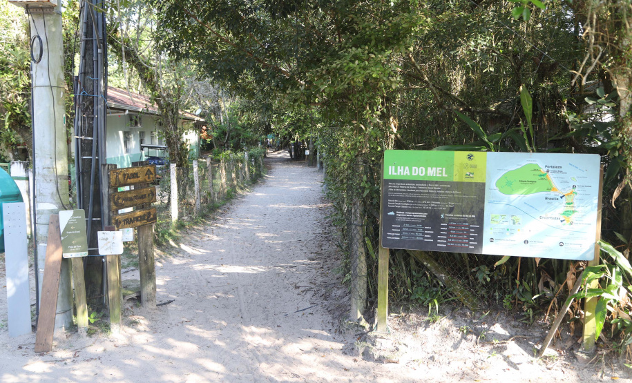 Entrada de materiais de construção na Ilha do Mel segue proibida até o fim da alta temporada