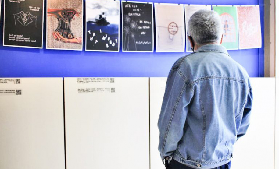 Múltiplo Leminski segue em cartaz no Museu Campos Gerais até 22 de janeiro