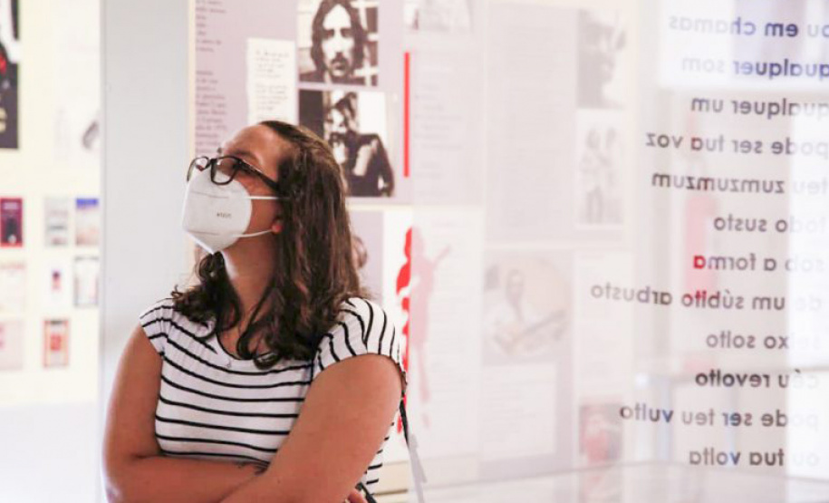 Múltiplo Leminski segue em cartaz no Museu Campos Gerais até 22 de janeiro
