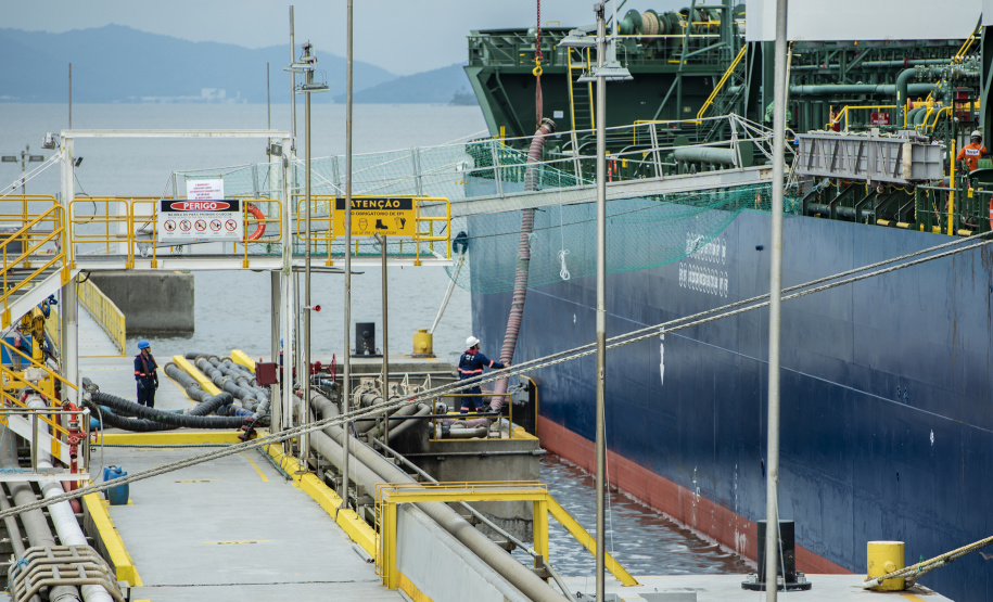 Porto de Paranaguá é líder nacional na exportação de óleo soja