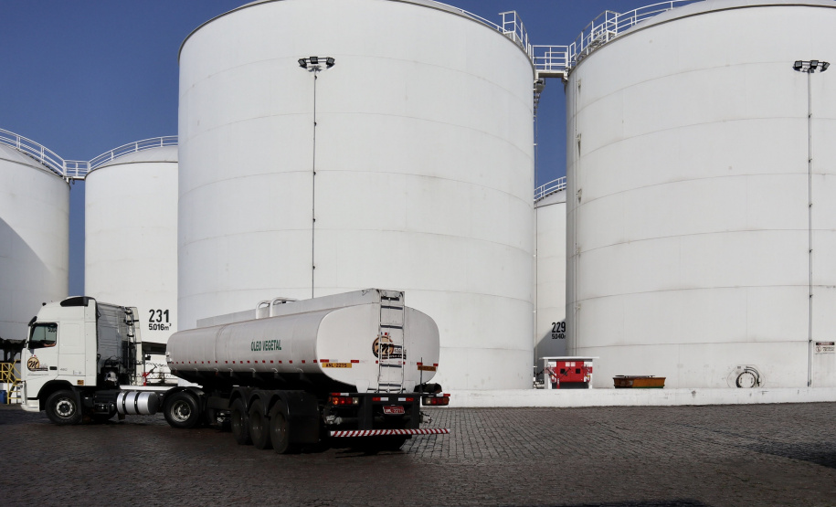 Porto de Paranaguá é líder nacional na exportação de óleo soja