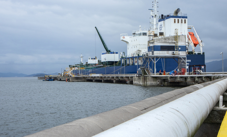 Porto de Paranaguá é líder nacional na exportação de óleo soja