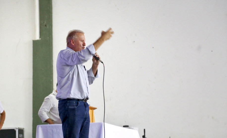 Governo do Estado entrega títulos de regularização fundiária a 535 famílias de Pitanga