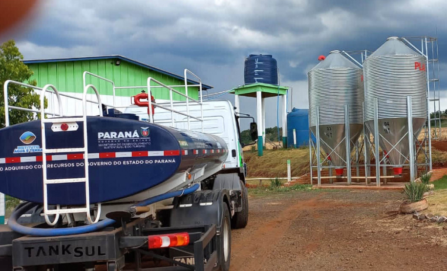 Caminhões pipa evitam acidentes de maior proporção e levam água a comunidades distantes