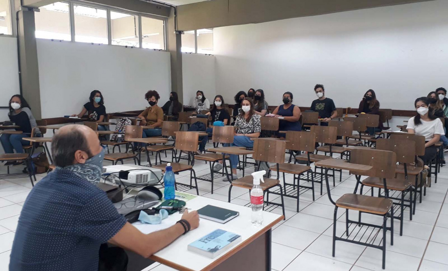 UEL inicia aulas presenciais para outros 1.443 estudantes de cinco cursos de graduação