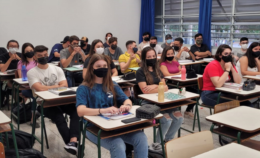 Aulas presenciais das graduações da UEM são retomadas nos 7 câmpus