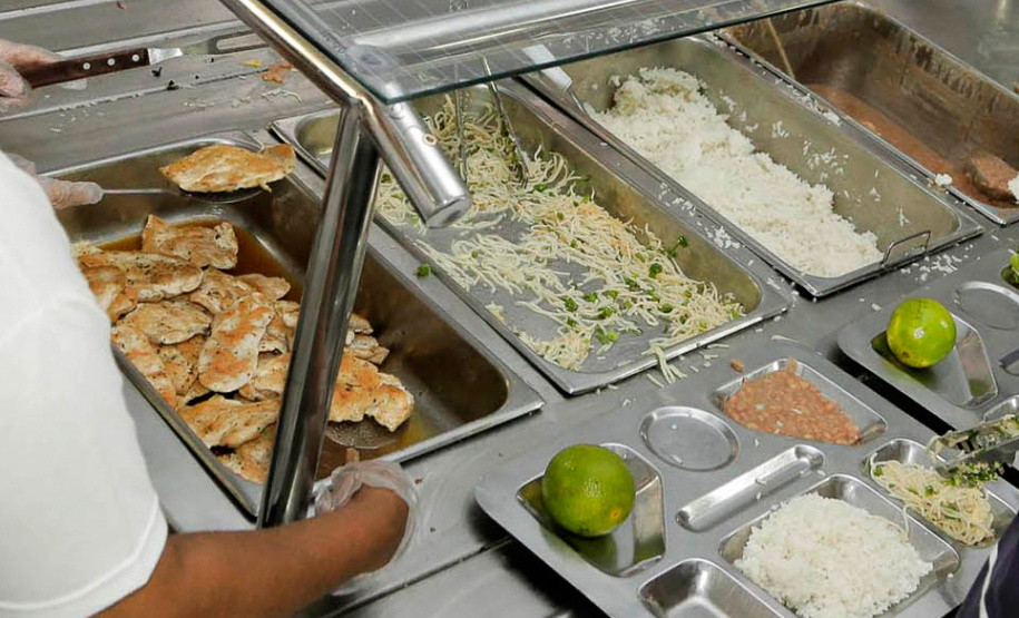 Alunos vulneráveis socioeconomicamente podem requerer auxílio alimentação