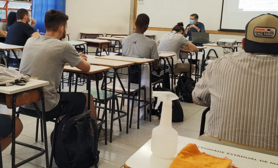 Aulas presenciais das graduações da UEM são retomadas nos 7 câmpus
