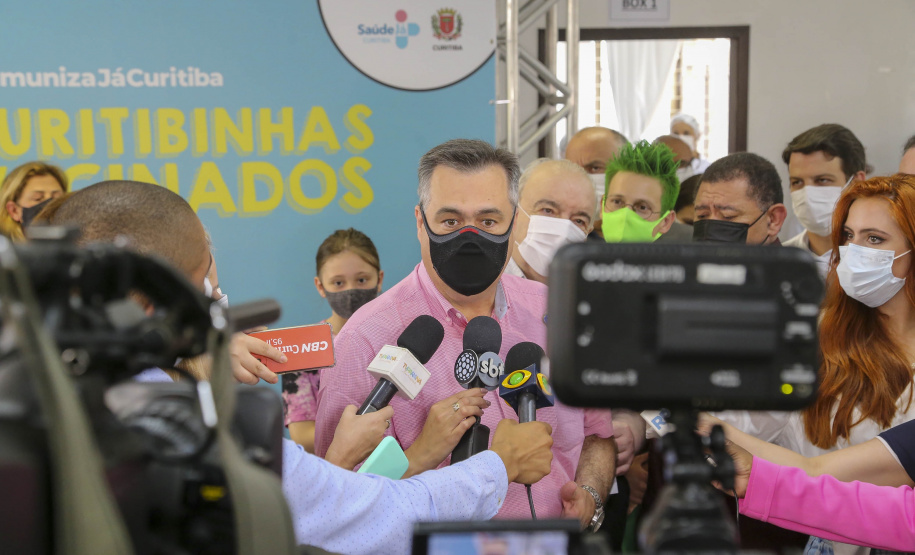 18.01.2022 - Secretário Beto Preto acompanha vacinação infantil. - Curitiba, 18/01/2022