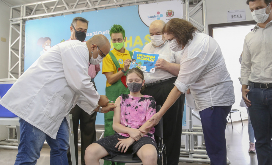 18.01.2022 - Secretário Beto Preto acompanha vacinação infantil. - Curitiba, 18/01/2022