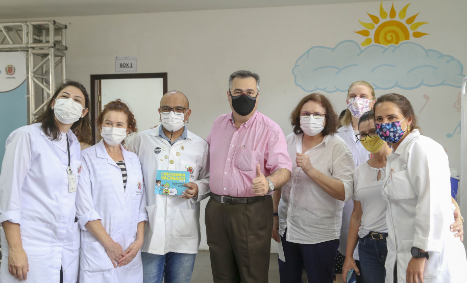 18.01.2022 - Secretário Beto Preto acompanha vacinação infantil. - Curitiba, 18/01/2022