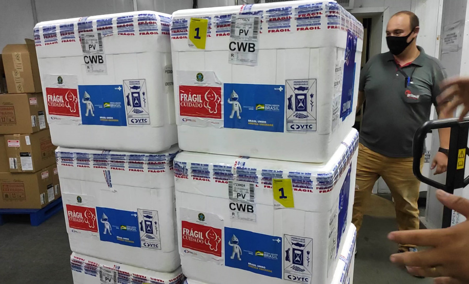 Vacinas pediátricas chegam ao Paraná e serão distribuídas nesta quarta-feira
