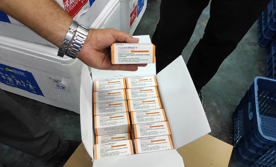Vacinas pediátricas chegam ao Paraná e serão distribuídas nesta quarta-feira