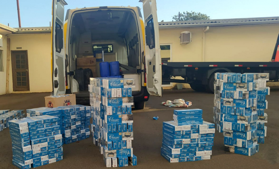 Polícia Militar apreende mais de 23 mil maços de cigarros contrabandeados e encaminha suspeito por contrabando