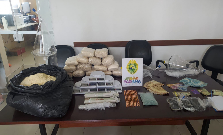 Laboratório de cocaína é descoberto em Guaratuba durante operação integrada entre as Polícias Militares do Paraná e de Santa Catarina