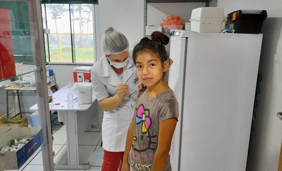 Paraná inicia vacinação de crianças indígenas, com previsão de atender 3.125 nesse grupo.