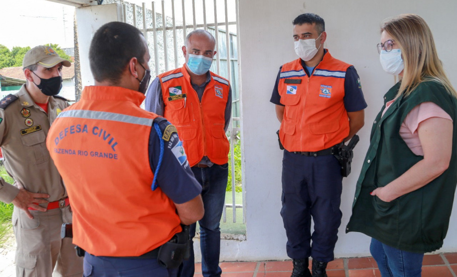 Governo Estadual entrega ajuda humanitária para famílias atingidas por enxurradas em Fazenda Rio Grande