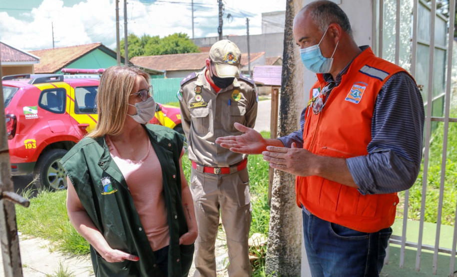 Governo Estadual entrega ajuda humanitária para famílias atingidas por enxurradas em Fazenda Rio Grande
