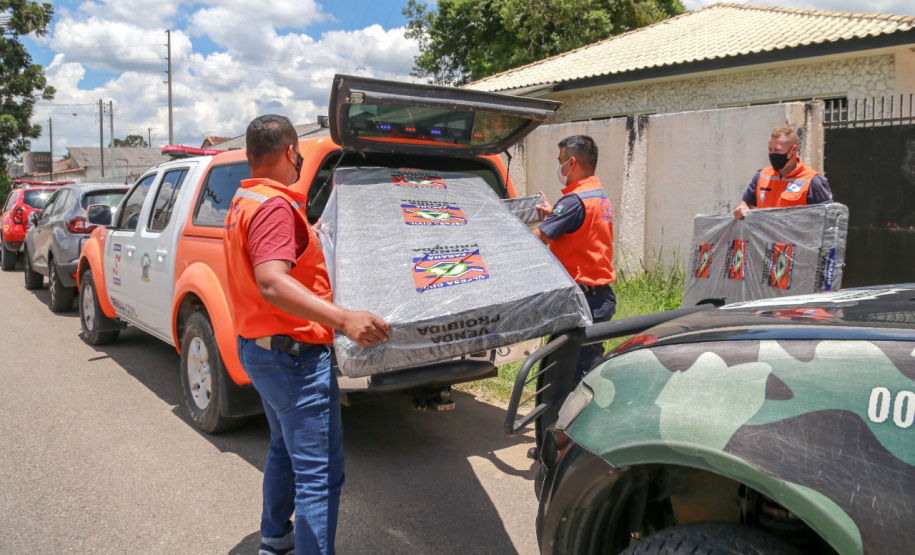 Governo Estadual entrega ajuda humanitária para famílias atingidas por enxurradas em Fazenda Rio Grande