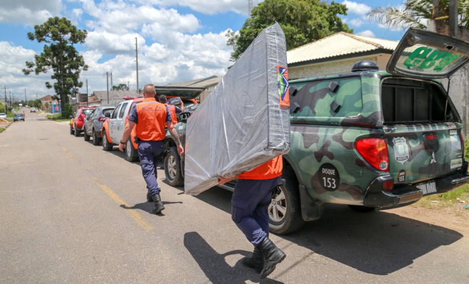 Governo Estadual entrega ajuda humanitária para famílias atingidas por enxurradas em Fazenda Rio Grande