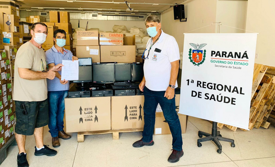 Após perder equipamentos com a chuva, Matinhos recebe dez computadores da Sesa