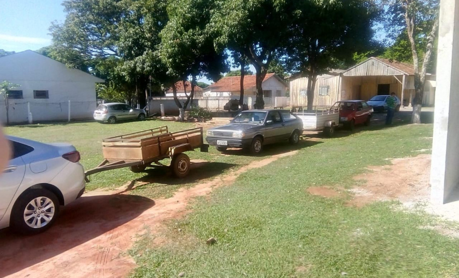 Sericicultores prejudicados por clima recebem adubo como auxílio emergencial do Estado