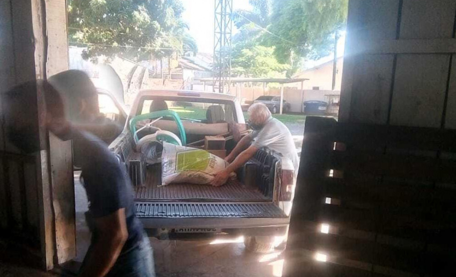 Sericicultores prejudicados por clima recebem adubo como auxílio emergencial do Estado