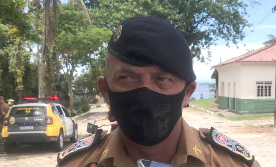 População de Guaraqueçaba afetada pelos alagamentos recebe ajuda da Polícia Militar