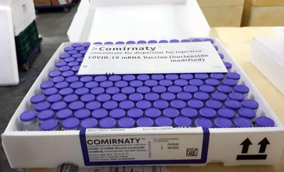 Mais 450 mil vacinas chegam ao Paraná e outras 354 mil ainda são aguardadas