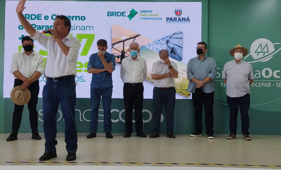 Em ato no Show Rural, IAT entrega Licença de Instalação da ampliação da unidade da Coopavel