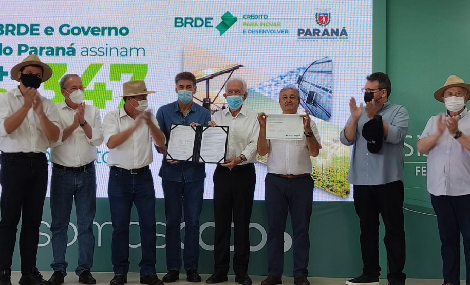 Em ato no Show Rural, IAT entrega Licença de Instalação da ampliação da unidade da Coopavel