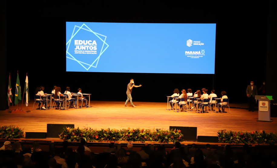 Governo reafirma compromisso com a Educação em evento com gestores de escolas municipais do Estado