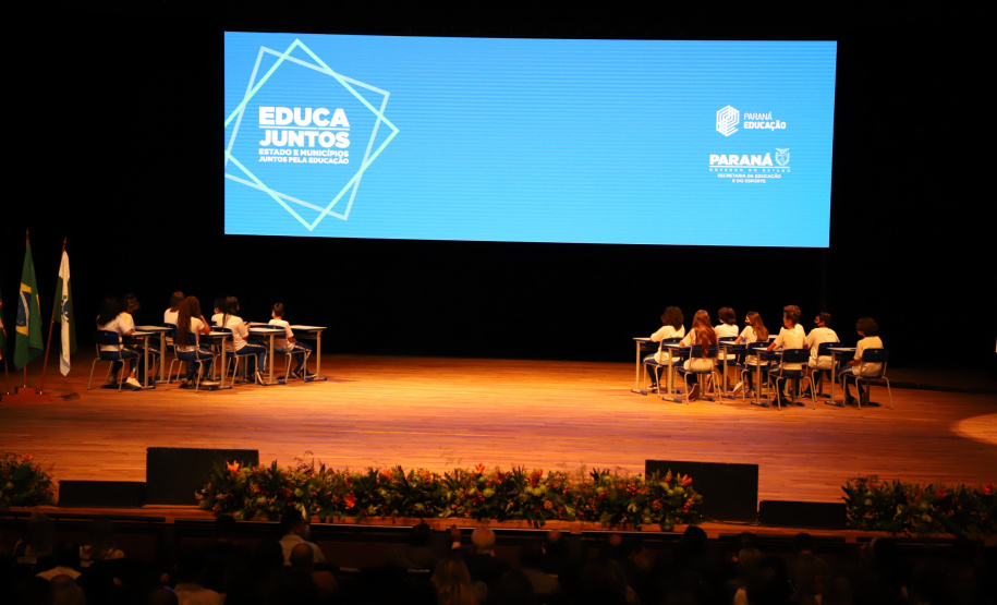 Governo reafirma compromisso com a Educação em evento com gestores de escolas municipais do Estado