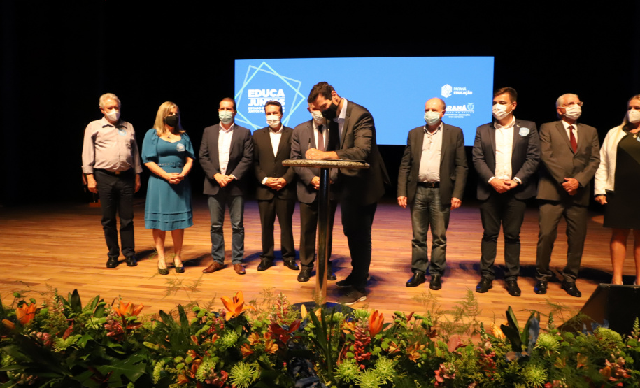 Governo reafirma compromisso com a Educação em evento com gestores de escolas municipais do Estado