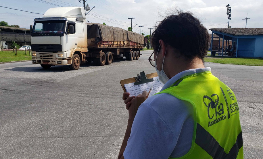 monitoramento de fumaça preta e orientação sobre destinação de resíduos executado no Pátio de Triagem de Paranaguá.