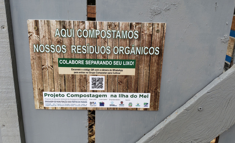 Aula prática de compostagem na Ilha do Mel