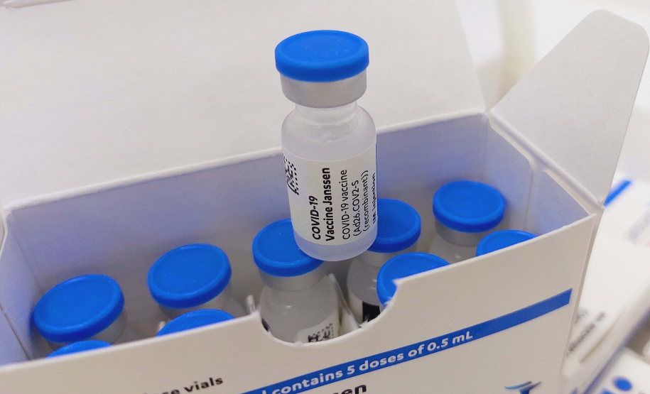 Paraná recebe 914 mil vacinas contra a Covid-19 e mais 294 mil Pfizer devem chegar ainda hoje