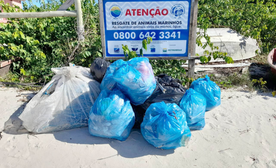 Sanepar coleta 200 quilos de lixo em Guaraqueçaba num único dia