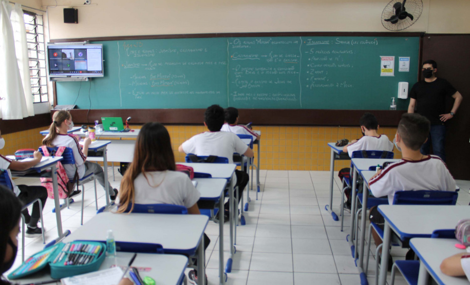 Colégios estaduais fazem preparativos finais para começar o ano letivo